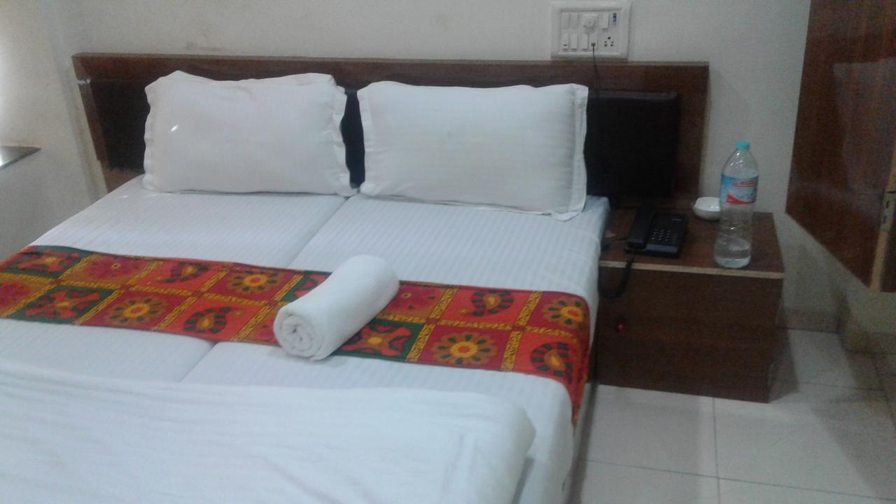 Akshara Residency Hotel Mumbai Bagian luar foto